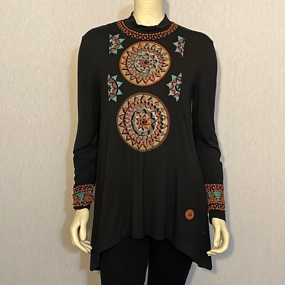 Double D Ranch embroidered tunic blouse size small